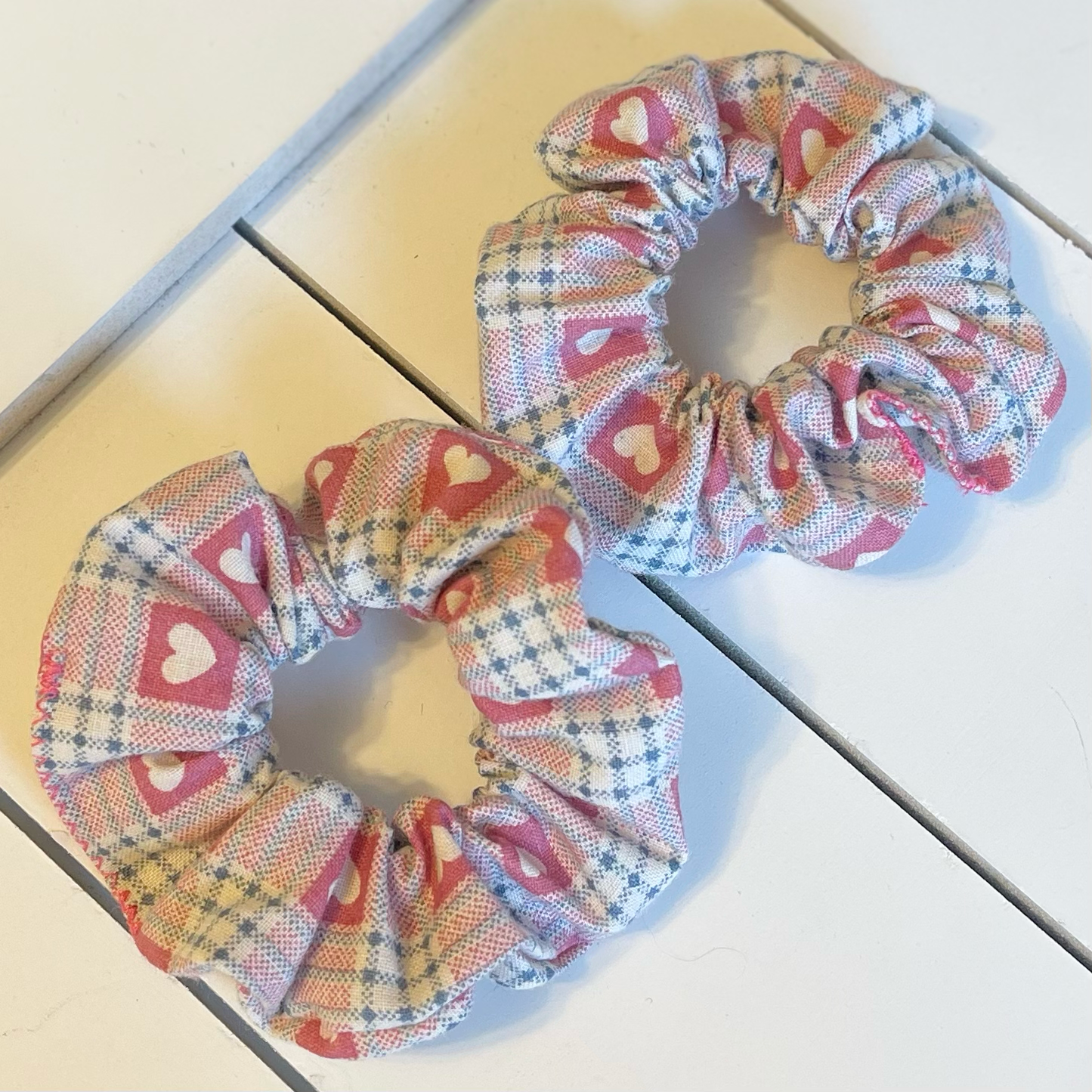 Mini plaid heart checker scrunchie