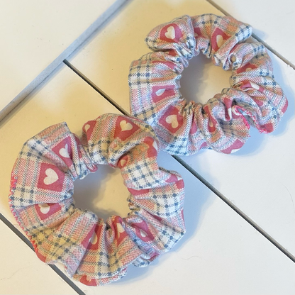 Mini plaid heart checker scrunchie