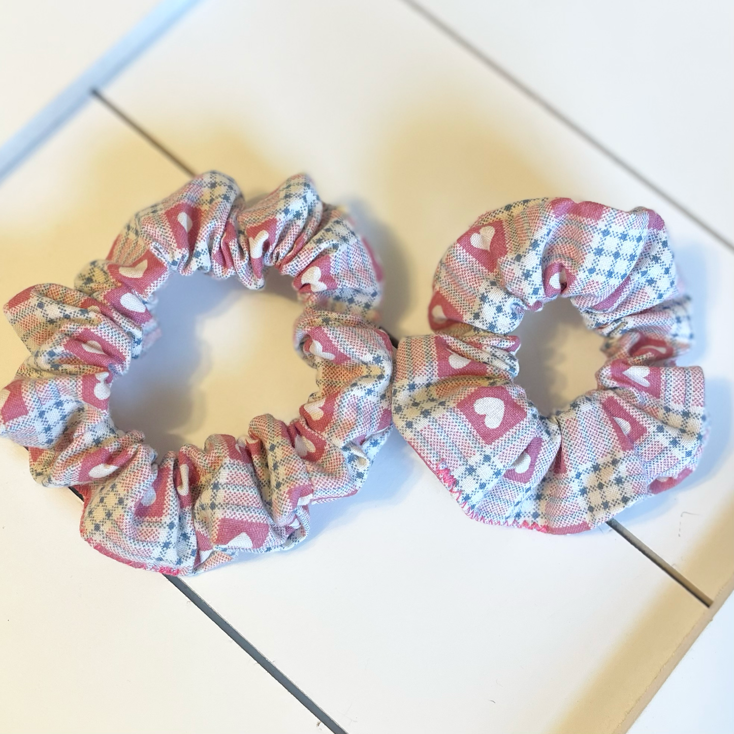 Mini plaid heart checker scrunchie