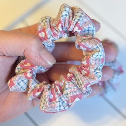 Skinny plaid heart scrunchie