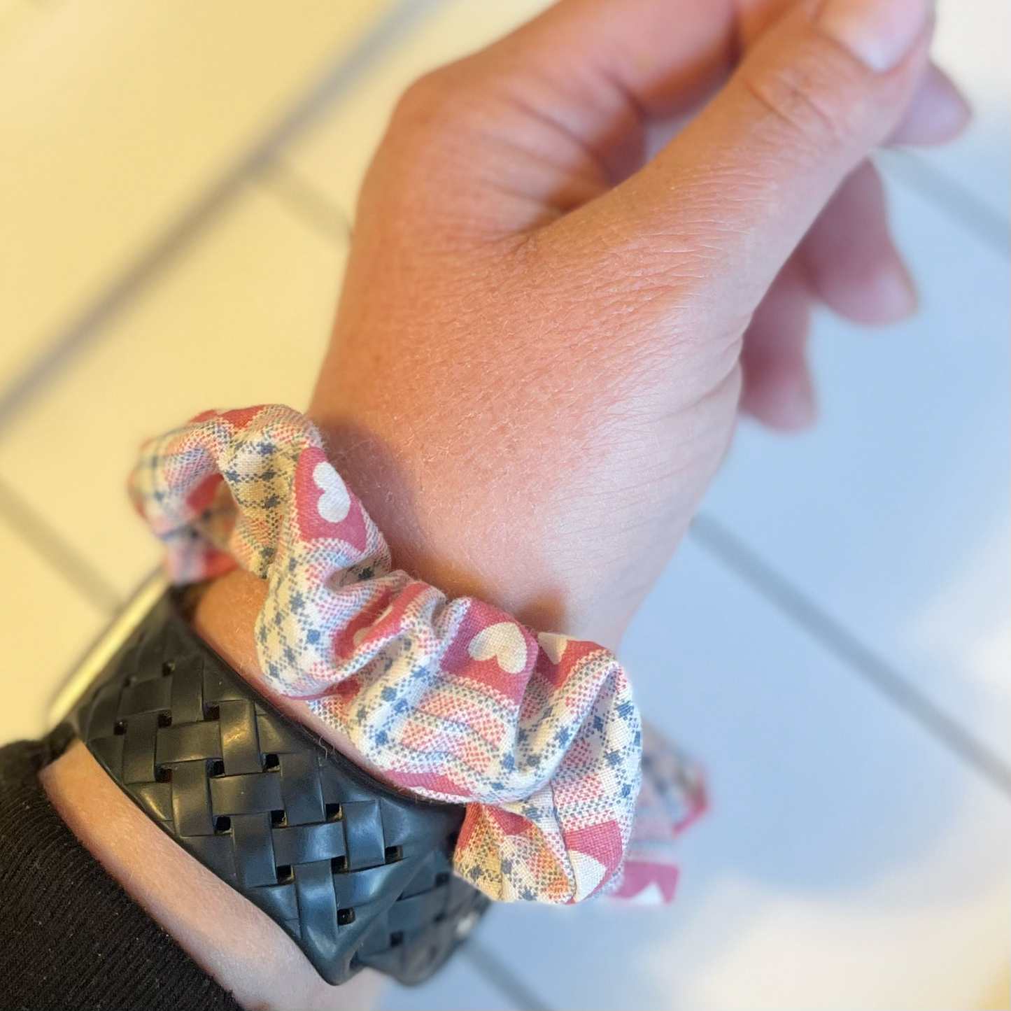 Skinny plaid heart scrunchie