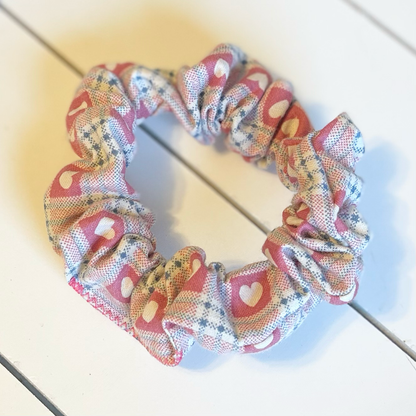 Skinny plaid heart scrunchie