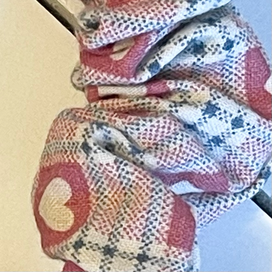 Skinny plaid heart scrunchie