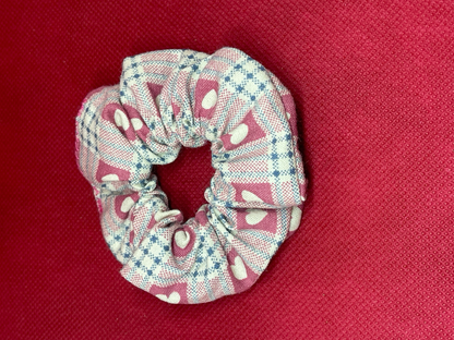 Mini plaid heart checker scrunchie