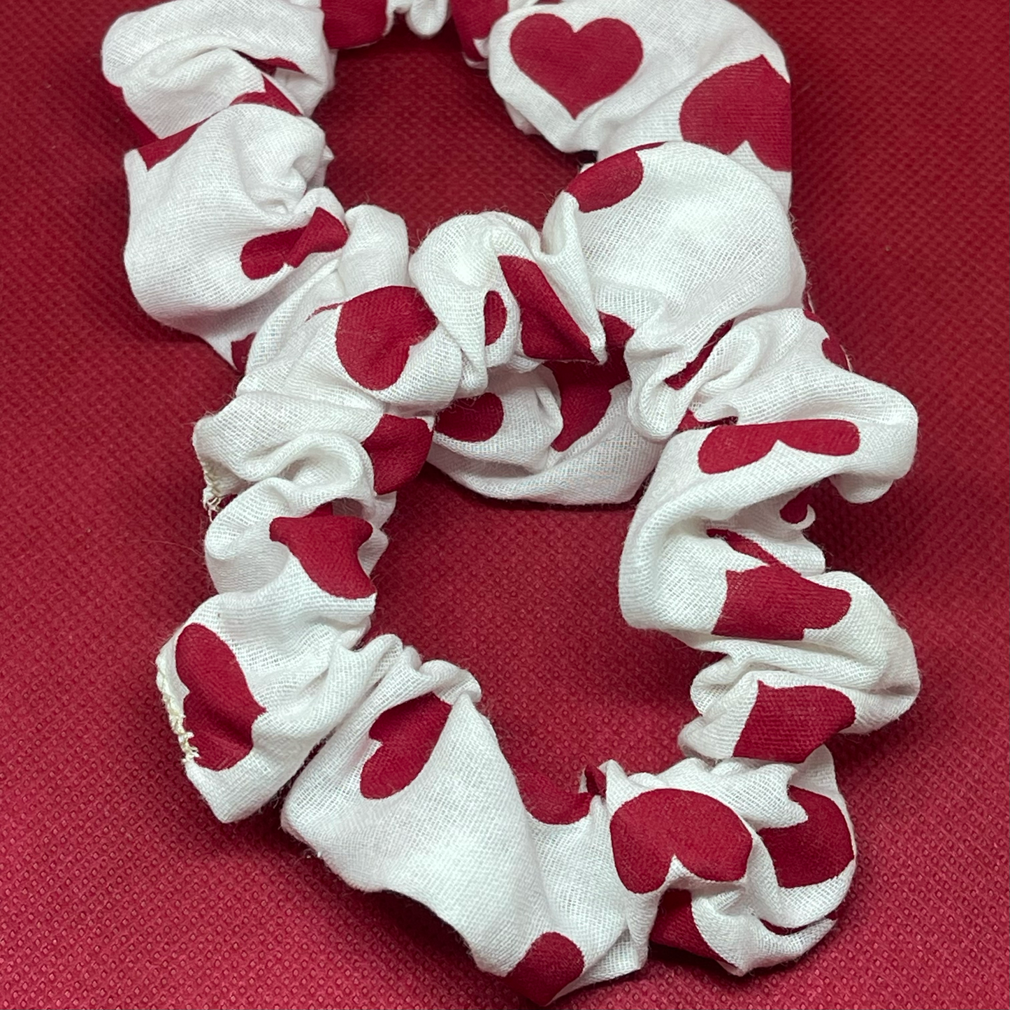 Skinny white scrunchie with red hearts