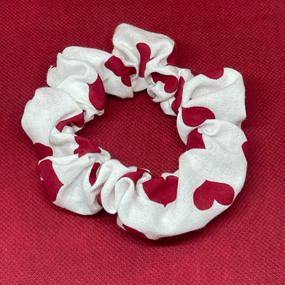 Skinny white scrunchie with red hearts