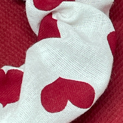 Skinny white scrunchie with red hearts