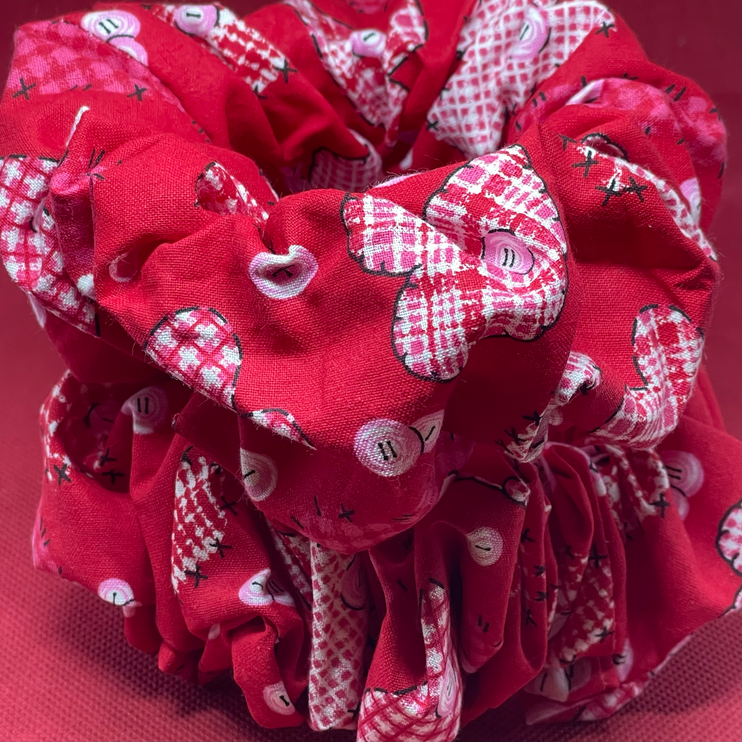 XXL Red heart scrunchie