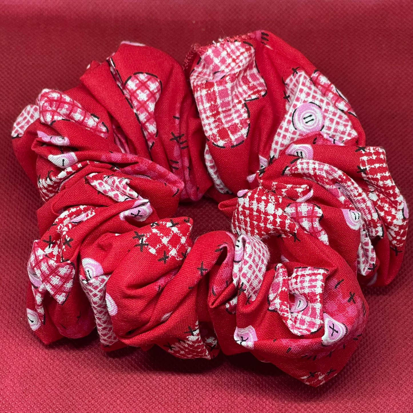 XXL Red heart scrunchie