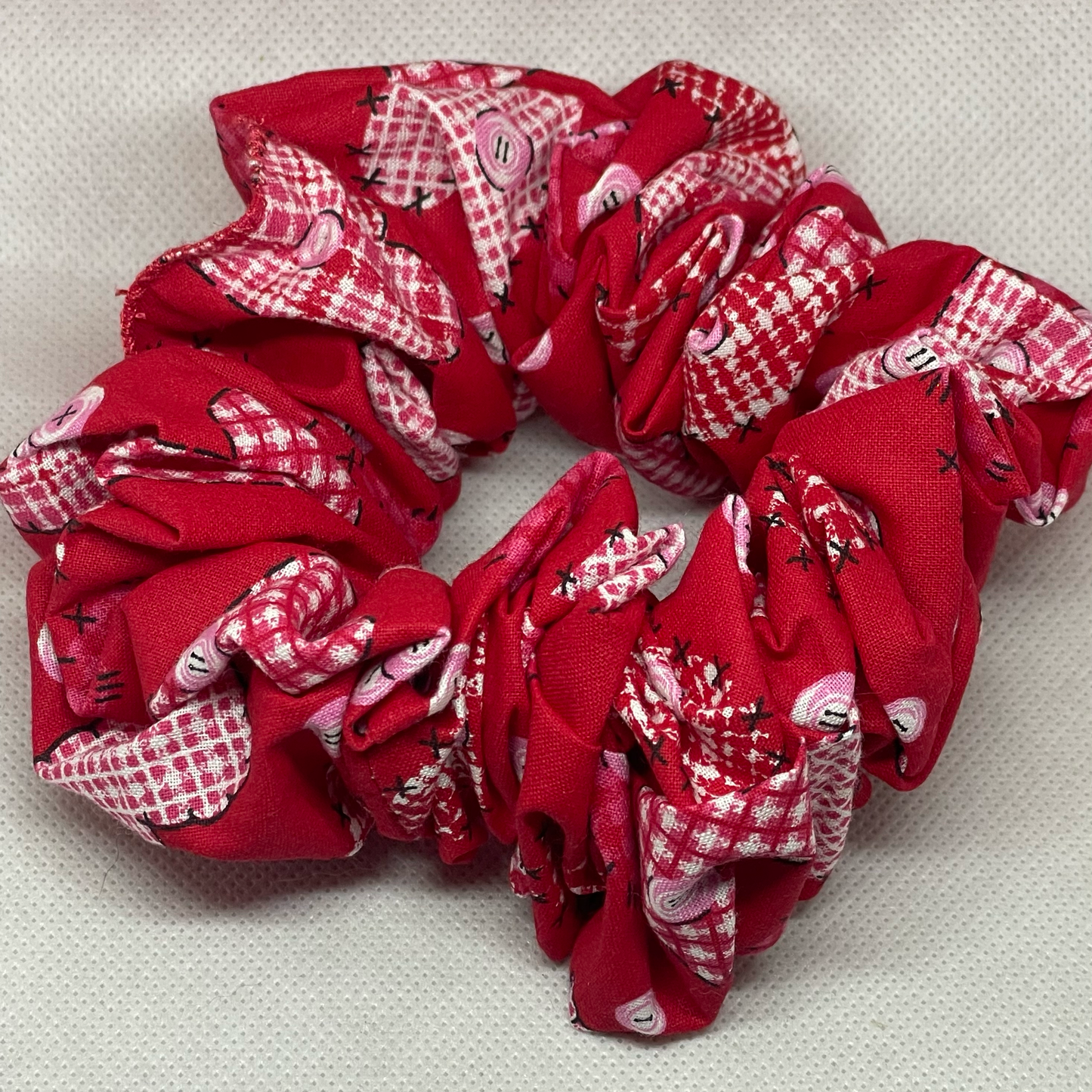 XXL Red heart scrunchie