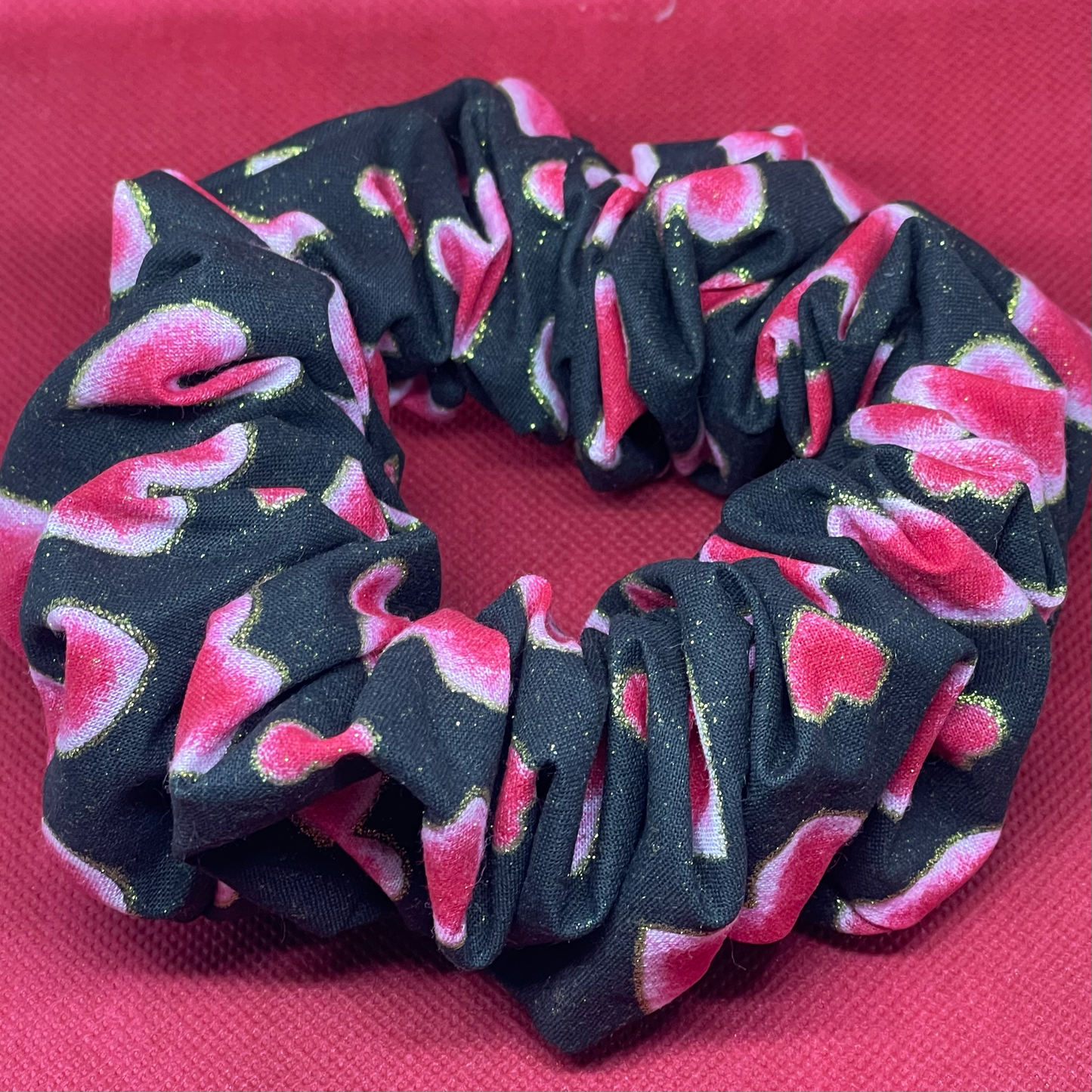 XXL Black heart scrunchie