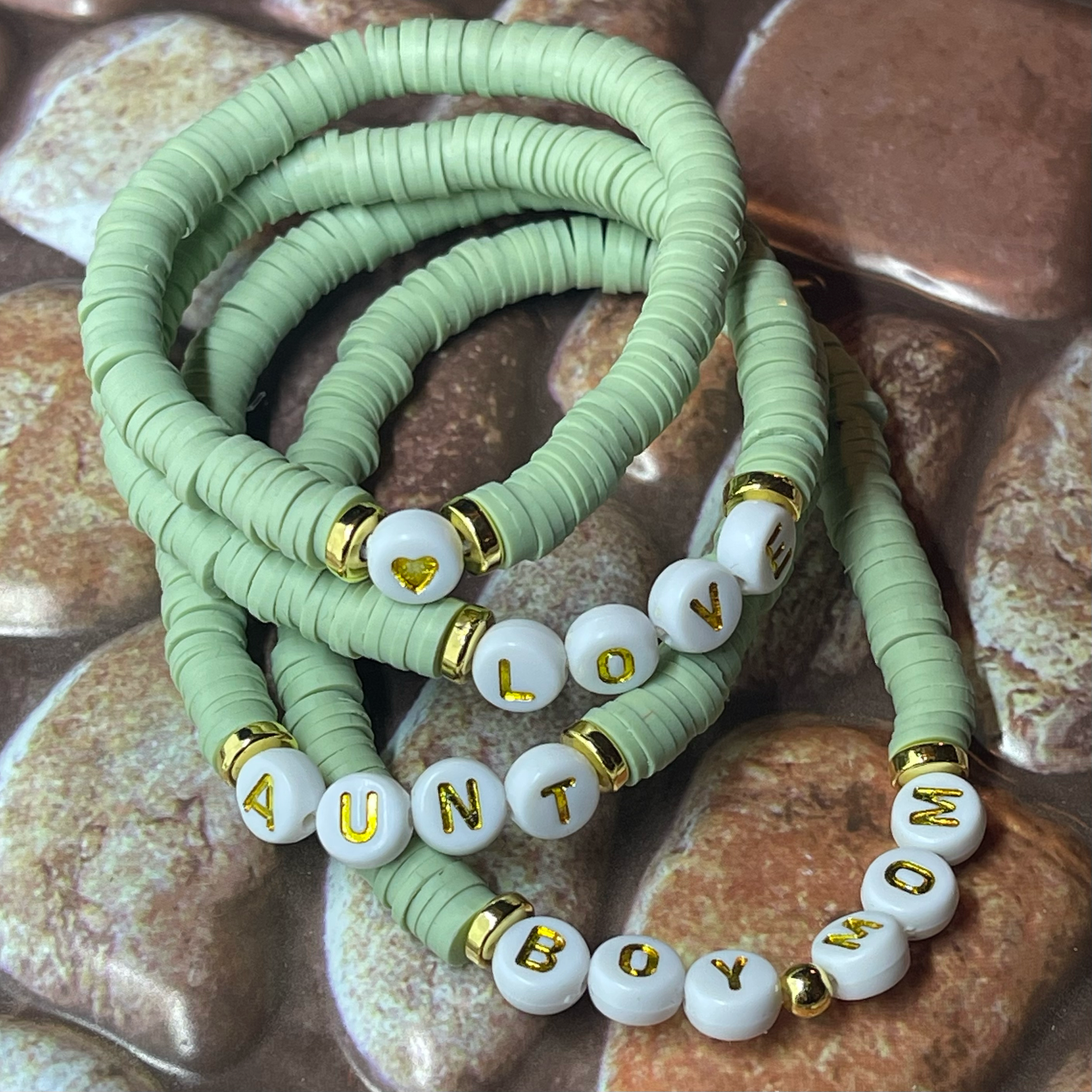 green bracelets with words mom love heart and aunt