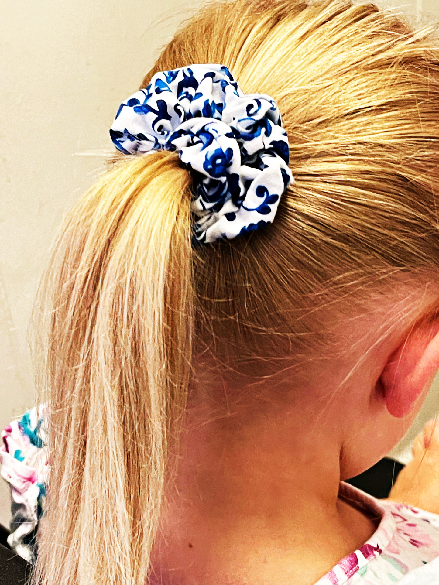 Bella Rosa Mini Scrunchie