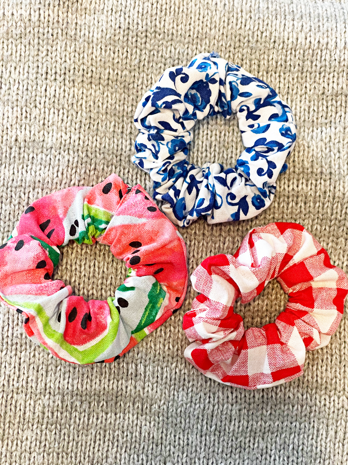 Bella Rosa Mini Scrunchie