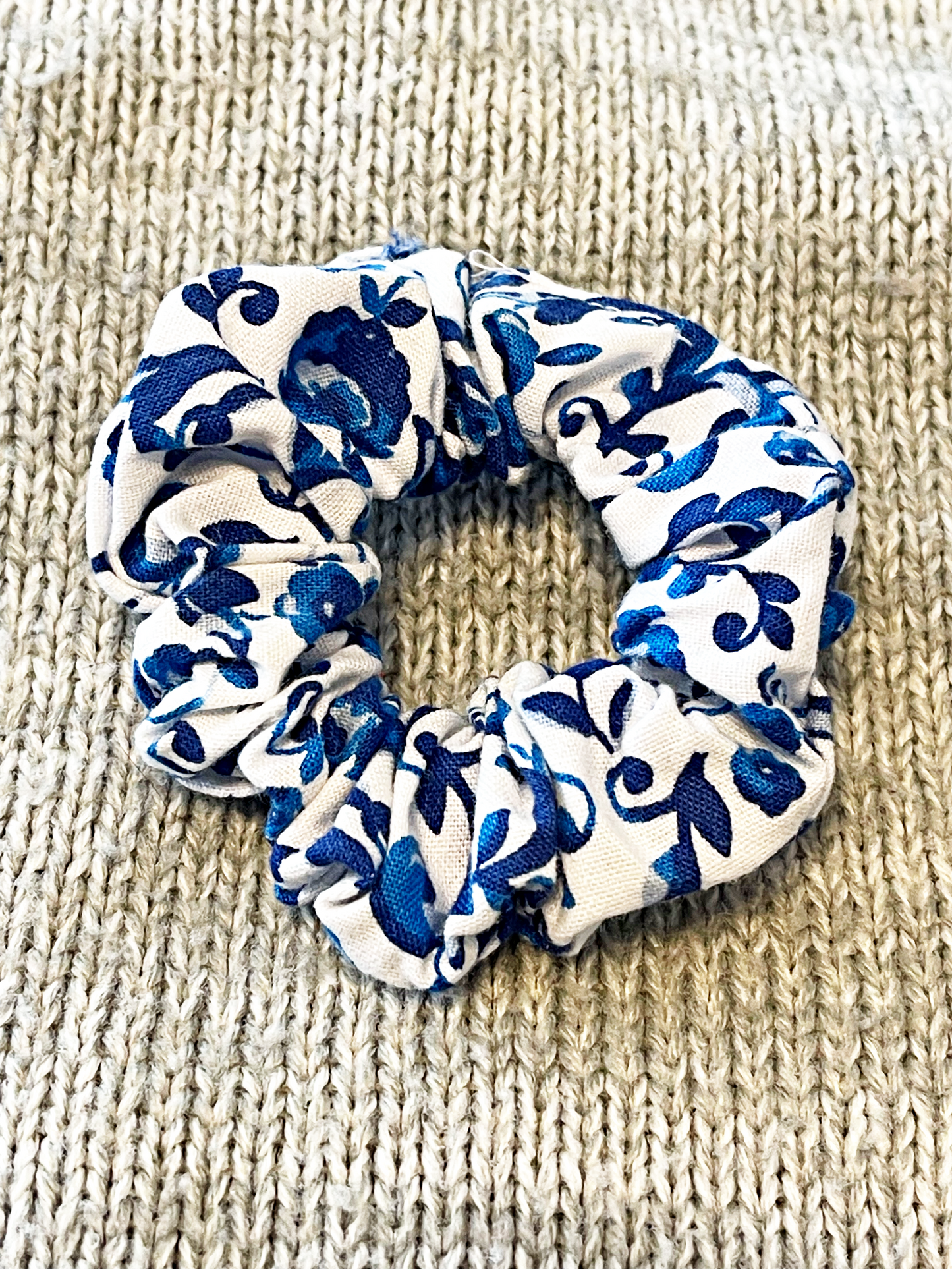 Bella Rosa Mini Scrunchie