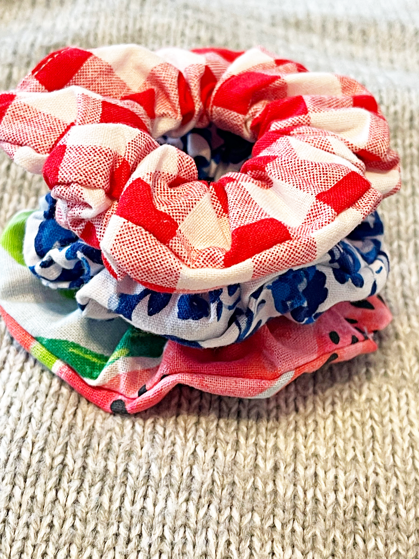 Bella Rosa Mini Scrunchie