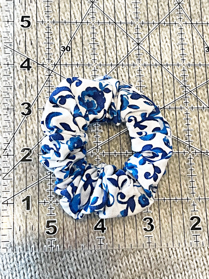 Bella Rosa Mini Scrunchie